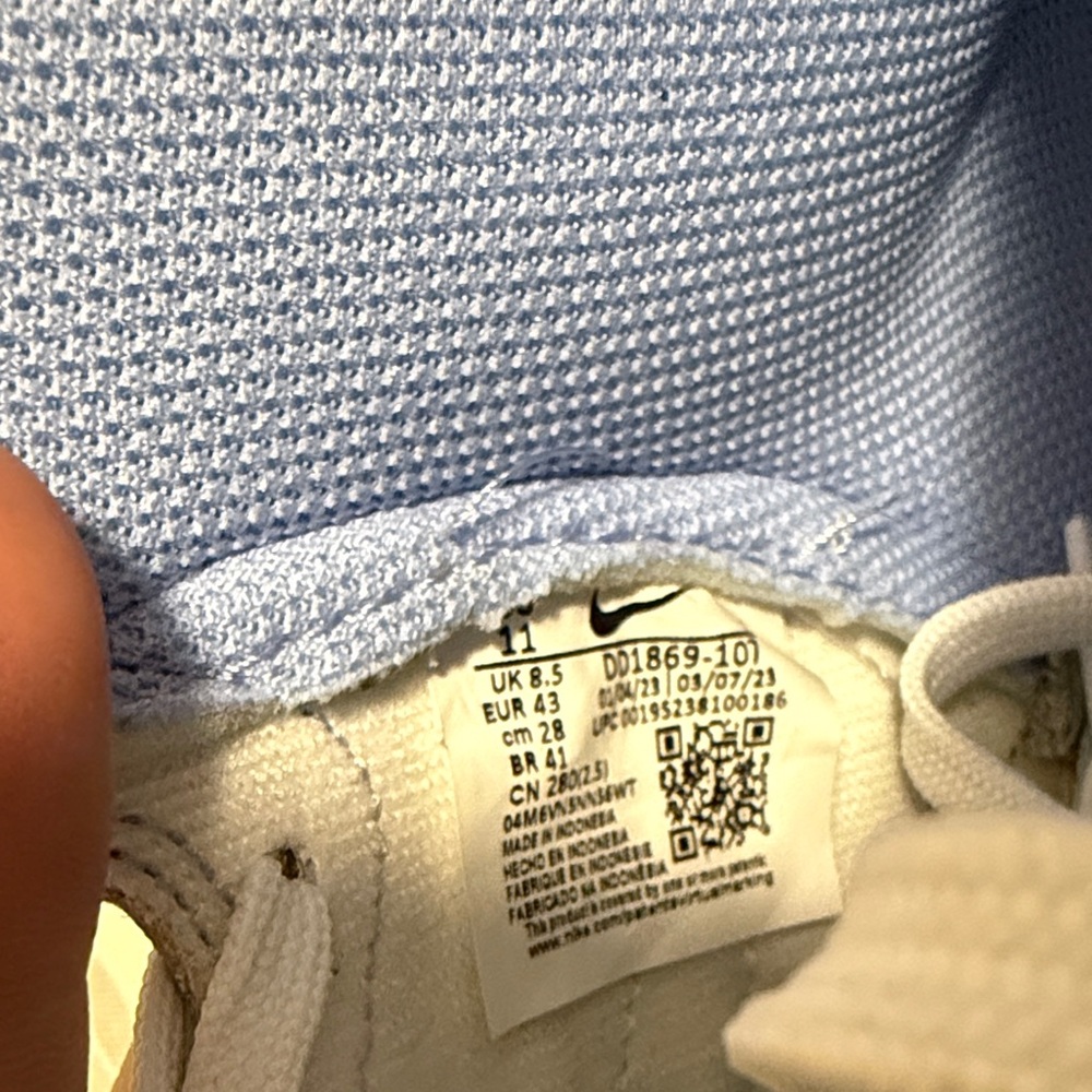 Nike High-Top Sneakers in White and Light Blue - Picture 2 of 12